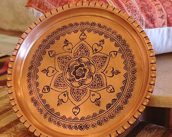 Bandeja grabada de cobre hecha a mano