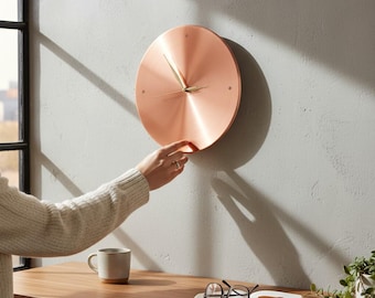 Relógio de parede minimalista em cobre