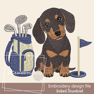 Könnte beinhalten: Gesticktes Design mit einem Dackel-Hund zum Thema Golf. Der Hund ist braun und schwarz und sitzt neben einer Golftasche mit Schlägern, einem Golfball und einer Fahne. Der Text "Embroidery design file Instant Download" ist ebenfalls vorhanden.
