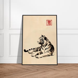 Poster artistico giapponese con tigre seduta – Decorazione murale minimalista – Carta opaca di qualità museale – Stampa incorniciata di fauna selvatica Zen