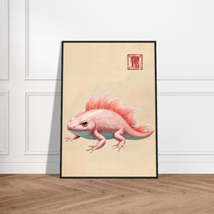 Könnte beinhalten: Ein rosa Axolotl mit einer roten Flosse und einem roten Schwanz, illustriert im traditionellen japanischen Stil mit einem roten Siegel, auf dem "無相" steht.