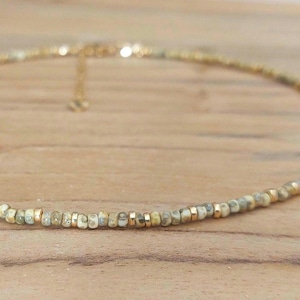 Armband/Fußkettchen aus winzigen gelben Perlen, Perlenfußkettchen, Fußkettchen in Naturfarben, Glasperlen, Edelstahl, Boho-Fußkettchen, Strandfußkettchen, Beadwell