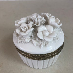 White Porcelain Vanity Box Flowers