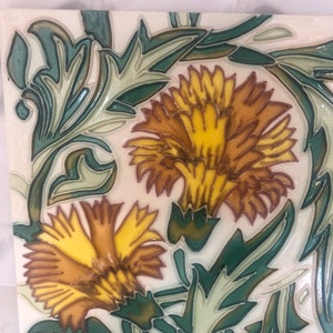 En Relief Tile 8x8 Yellow Green Floral
