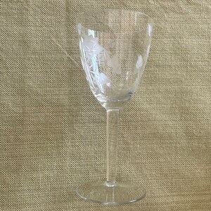 Set of 6 Vintage Etched Wine Beverage Glasses Stemware image 6