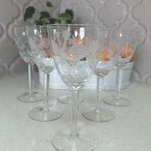 Set of 6 Vintage Etched Wine Beverage Glasses Stemware image 1