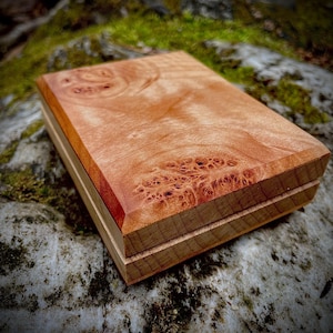 Ręcznie robione drewniane pudełko na muchy – lite drewno liściaste, mała partia, jakość rodem z rodzinnej hodowli, wybierz gatunek drewna.