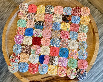 Vintage Cotton Feedsack Fabric Yoyo Quilt Square Table Mat Doily 12" x 12"