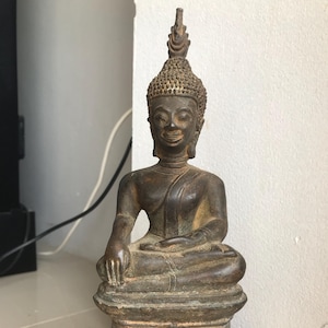 Amulet Buddy Phra Chiang Rung w stylu Chiang Rung (Lan Chang) – powodzenia i ochrony