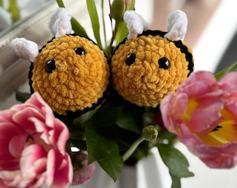 Amigurumi bee bumblebee crocheted, crotchet pattern handmade, homemade by Wollwauz, bumblebee