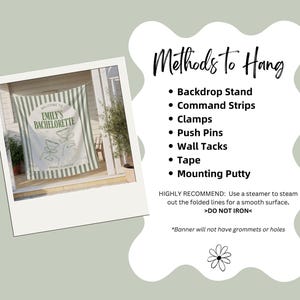 Puede incluir: Una pancarta a rayas blancas y verdes con el texto "WELCOME TO EMILY'S BACHELORETTE SPRING, FLORIDA" e ilustraciones de c&oacute;cteles. La imagen tambi&eacute;n muestra m&eacute;todos para colgar la pancarta, incluyendo un soporte de fondo y tiras adhesivas.