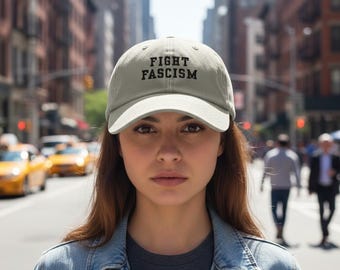 Fight Fascism Dad Cap: Bestickte Vintage Baseballkappe aus gewaschener Baumwolle