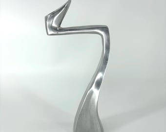 Portavelas de metal con forma de cisne escultural de Matthew Hilton