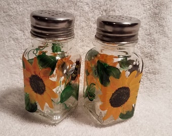 Sunflower salt and pepper shakers