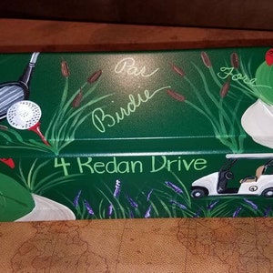 Golf wallmount mailbox