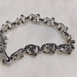 Vintage Krementz leaf rhinestone bracelet
