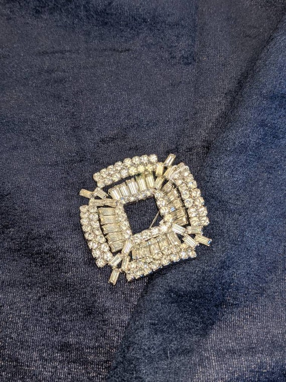 Elegant vintage rhinestone brooch