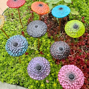 Glass Flower Garden Stake / Garden Art / Yard Art Zinnia