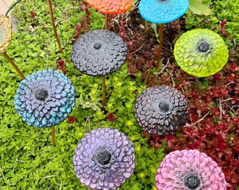 Glass Flower Garden Stake / Garden Art / Yard Art Zinnia