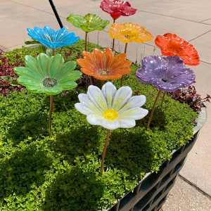 Glass Yard Art / Garden Deco / Glass Flower Stakes / Yard Art / Fused Glass Garden Decor / Plants / Plants for Outdoor / Indoor Plants