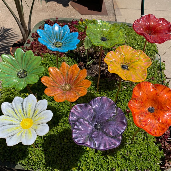 Glass Yard Art / Garden Deco / Glass Flower Stakes / Yard Art / Fused Glass Garden Decor / Plants / Plants for Outdoor / Indoor Plants