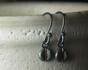 Rocks and lines stud earrings in reclaimed silver and 18ct gold