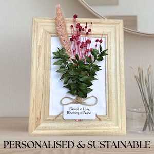 Decorazione floreale da parete con fiori secchi, cornice con citazione personalizzata, decorazione botanica per la casa, regalo ecologico per lei, cartello di carta piantabile