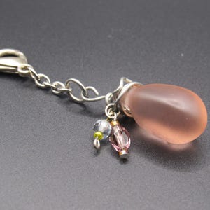 Cuentas de VIDRIO de color rosa salmón envueltas en alambre que cuelgan con CRISTALES colgantes - Tirador de cremallera - Abalorio para bolso - Abalorio para cartera