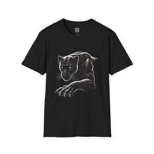 Panther Unisex Softstyle T-Shirt, Schlankes Dunkles Tier T-Shirt, Wildtier Liebhaber Geschenk, Dschungel Katze Shirt, nächtliches Raubtier Top