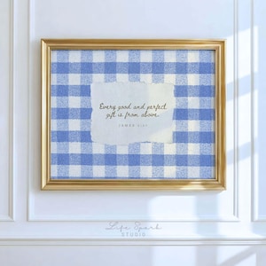 Lámina con versículo bíblico en tela vichy azul / Santiago 1:17 Decoración cristiana para habitación infantil (Descarga digital)