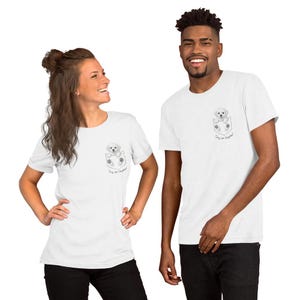 愛をどこへでも運ぶ ― 犬好きのためのキュートなポケット付き子犬Tシャツ｜ママ、パパ、ティーン、そしてお子様へのラブラドールギフト