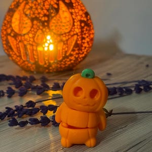 Pumpkin Keyring, Keychain, 3D Printed Gift, Articulated Pumpkin, Fidget Animal, Spooky Figure, Gift Box, Flexi Pumpkin, Halloween Toy