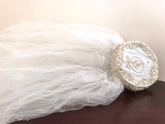 Vintage 1950's Beaded Satin Bridal Hat and Finger… - image 3