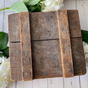 Antique Handmade Primitive Wooden Lidded Box