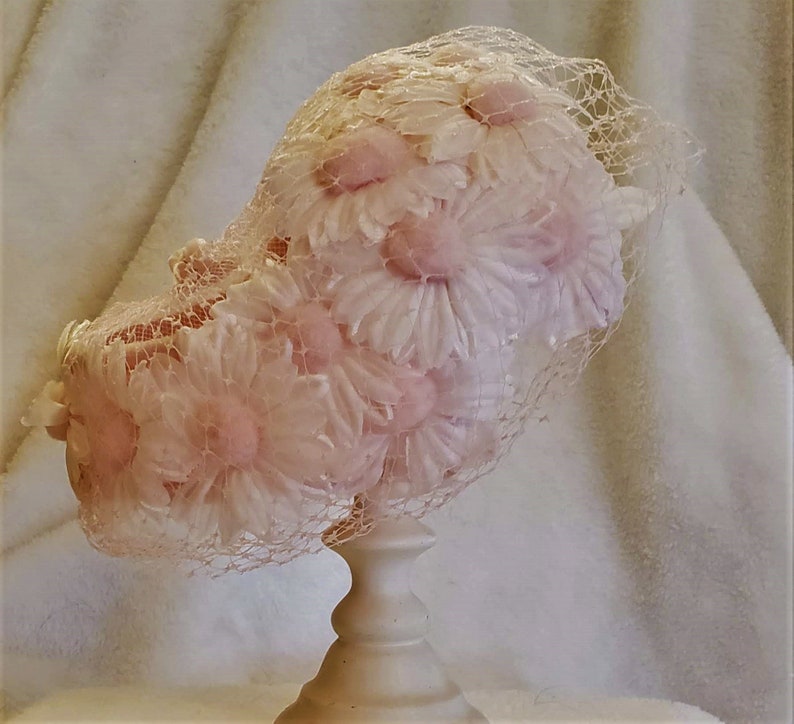 Vintage hat pink retro daisy hat tulle netting bow flowers 60/'s hat bridal Mother of Bride Maid of honor Derby hat Easter fascinator wedding