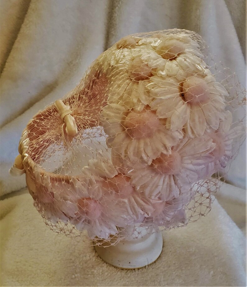 Vintage hat pink retro daisy hat tulle netting bow flowers 60/'s hat bridal Mother of Bride Maid of honor Derby hat Easter fascinator wedding