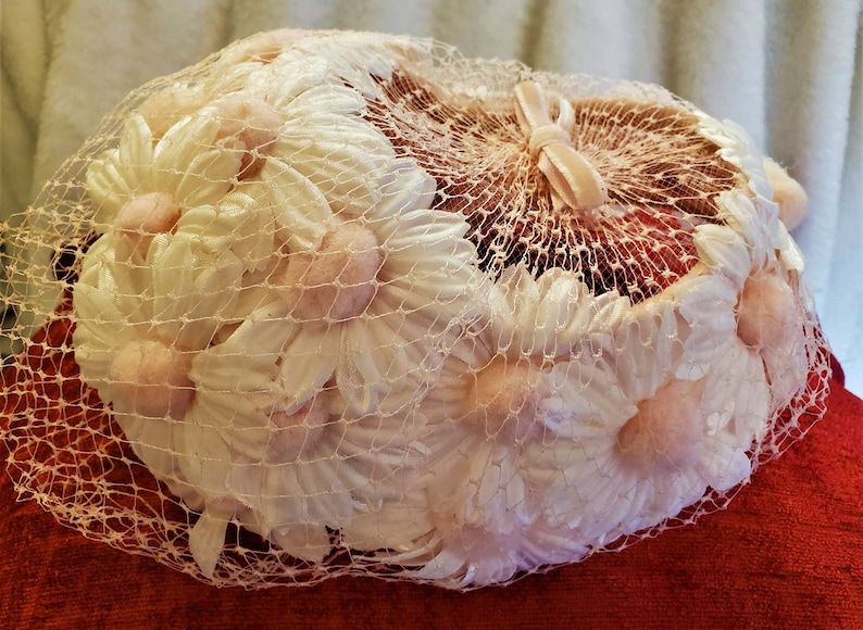 Vintage hat pink retro daisy hat tulle netting bow flowers 60/'s hat bridal Mother of Bride Maid of honor Derby hat Easter fascinator wedding