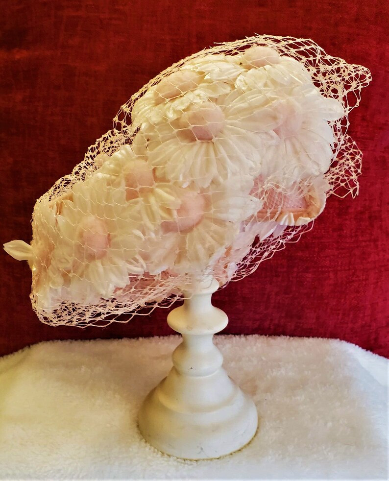 Vintage hat pink retro daisy hat tulle netting bow flowers 60/'s hat bridal Mother of Bride Maid of honor Derby hat Easter fascinator wedding