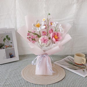 Handgemachter gehäkelter rosa Rosenstrauß - Verlobungsstrauß-Geschenke für die Braut, perfekt für Jahrestag, Muttertag, Geburtstagsgeschenk