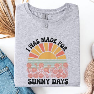 Retro Sunset Graphic T-Shirt: Coastal Summer Vibes Tee