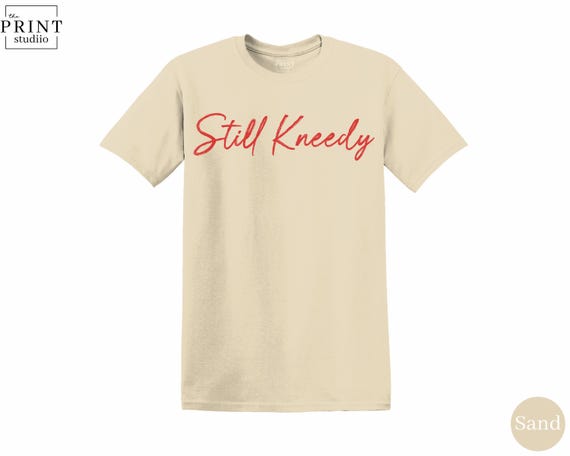 Still Kneedy Shirt, Funny Knee Surgery Recovery Tee, Pun Knee Replacement Gift, Post Op Humor Shirt, Get Well Soon T-Shirt, Rehab Joke