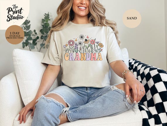 Grandma Floral Shirt, Beautiful Flower Graphic Tee for Grandmas, Elegant Vintage-Inspired Grandmother T-Shirt, Sweet Nana Gift Idea