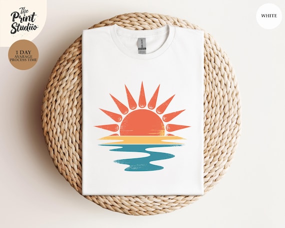 Retro Sunset Rays Shirt, Wavy Sun Graphic Tee, Vintage Sunshine Shirt, Beach Vibes T-shirt, Groovy Summer Tee, Colorful Sunset Apparel