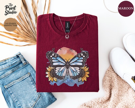Hand-Drawn Vintage Blue Butterfly Design, Minimalistic Elegant Butterfly Shirt, Retro Butterfly Graphic Tee, Nature-Inspired T-Shirt