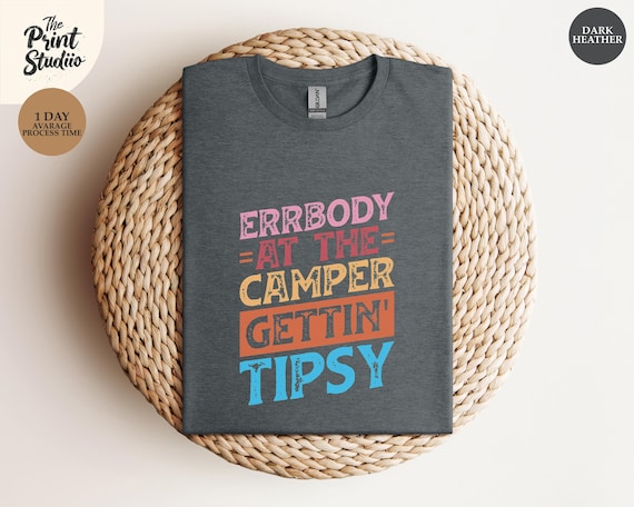 Errbody at the Camper Gettin' Tipsy Shirt, Funny Camping Tee, Retro Campfire Drinking Shirt, RV Vacation Humor Gift, Summer Camping Shirt