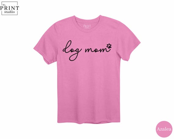 Dog Mom T-Shirt Retro Font Design, Cute Dog Lover Shirt, Funny Pet Mom Gift, Casual Women’s Tee, Perfect for Dog Moms Everywhere