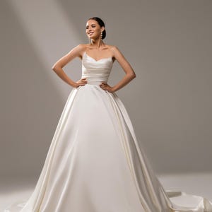 Robe de mariée bustier, élégante robe de bal en satin, robe de mariée en satin, robe de mariée trapèze, magnifique robe de mariée en satin