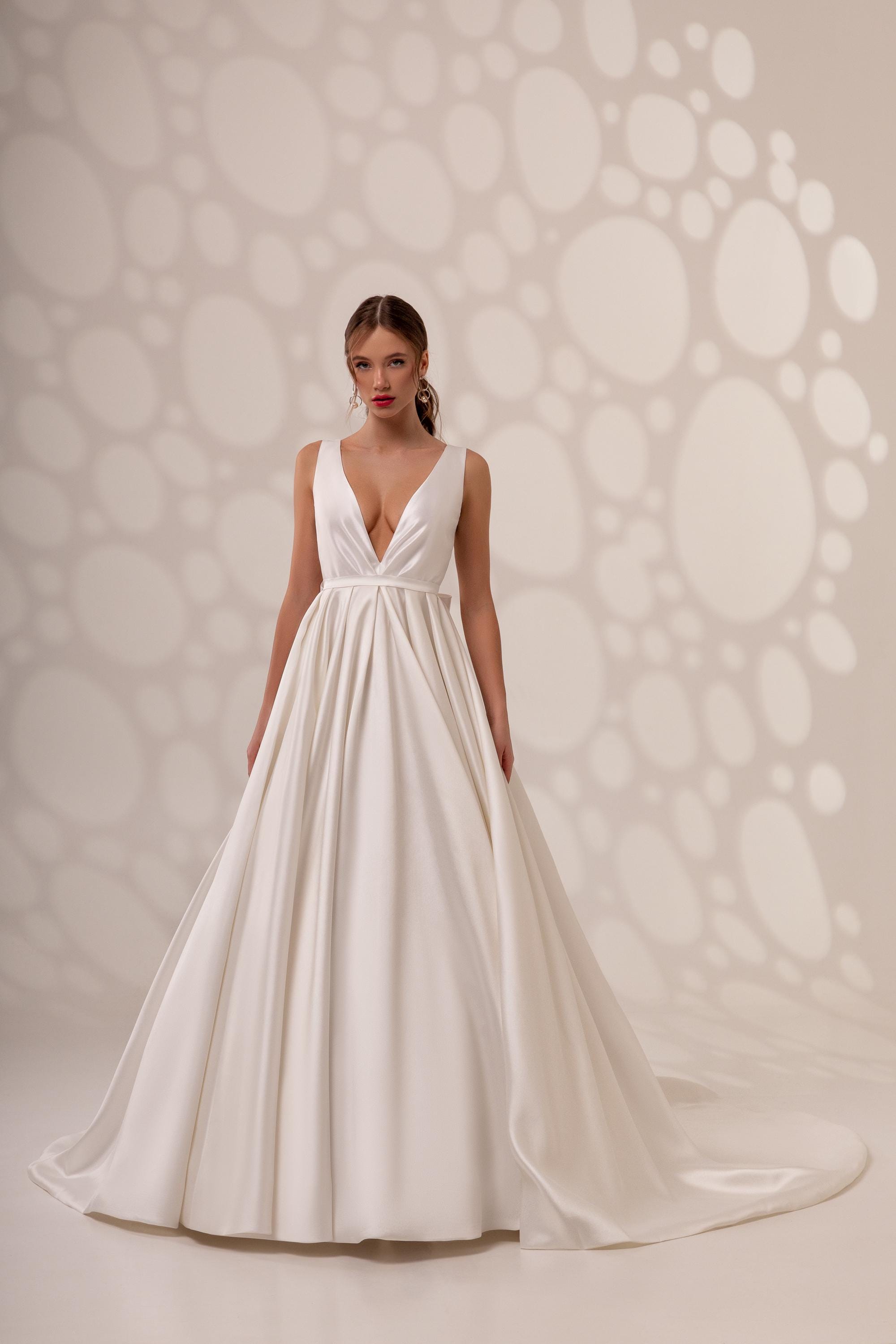 V back wedding dress - Etsy 日本 V back wedding dress - Etsy 日本