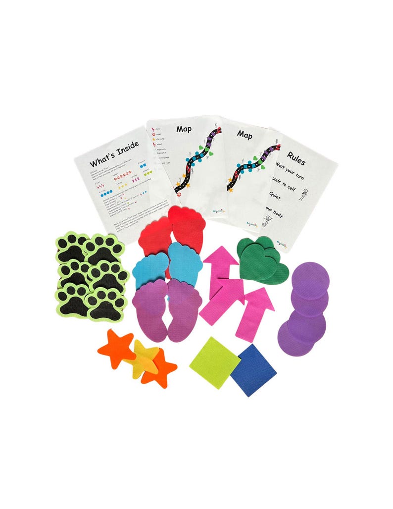 Peut inclure: Un ensemble de pi&egrave;ces de jeu en feutre color&eacute; pour un jeu de soci&eacute;t&eacute;. Les pi&egrave;ces comprennent des empreintes de pattes, des empreintes de pas, des fl&egrave;ches, des c&oelig;urs et des cercles. Les r&egrave;gles du jeu sont imprim&eacute;es sur une feuille de papier blanche. "Attendez votre tour et &agrave; vous-m&ecirc;me. Calme notre corps."