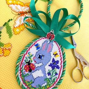 KONIJNTJE en LIEVEHEERSBEESTJE Paasei-kruissteekpatroon pdf door SunflowerCrossStitch - CrossStitchingForFun